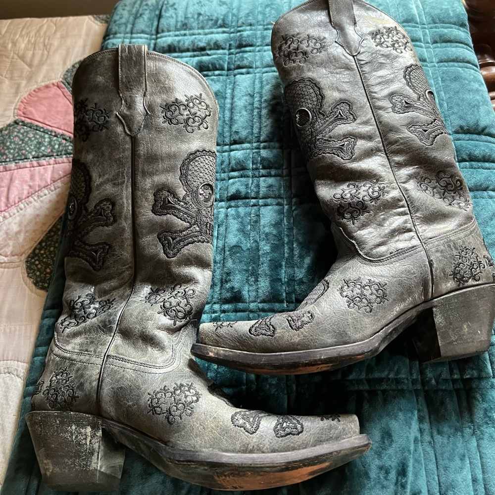 Corral Embroidered Skull Boots - image 2